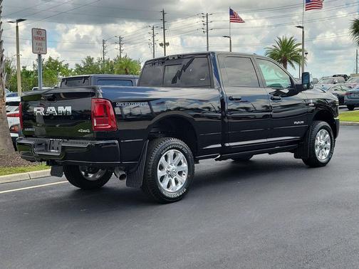 Diamond Black Crystal Pearlcoat 2026 RAM 2500 Laramie Crew Cab 4x4 6'4' Box