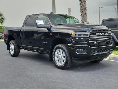 Diamond Black Crystal Pearlcoat 2026 RAM 2500 Laramie Crew Cab 4x4 6'4' Box