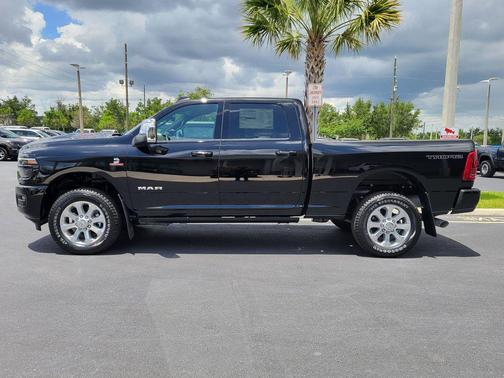 Diamond Black Crystal Pearlcoat 2026 RAM 2500 Laramie Crew Cab 4x4 6'4' Box