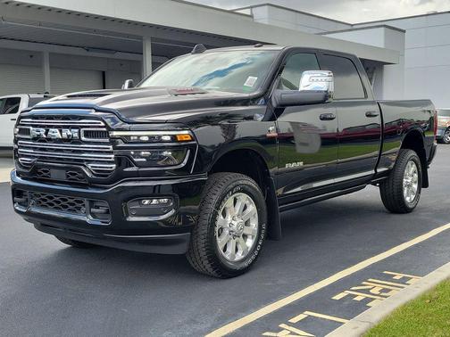 Diamond Black Crystal Pearlcoat 2026 RAM 2500 Laramie Crew Cab 4x4 6'4' Box