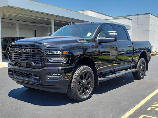 Diamond Black Crystal Pearlcoat 2026 RAM 2500 Big Horn Crew Cab 4x4 6'4' Box