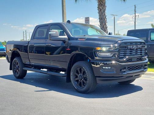 Diamond Black Crystal Pearlcoat 2026 RAM 2500 Big Horn Crew Cab 4x4 6'4' Box
