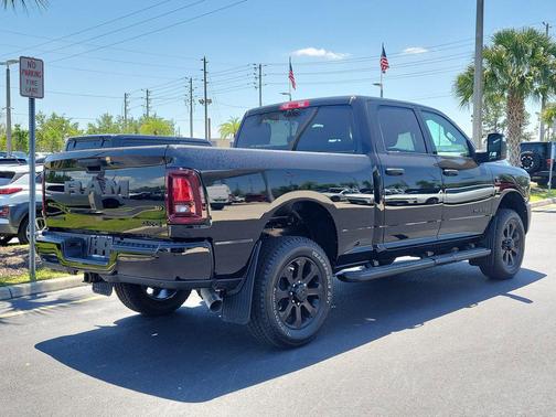 Diamond Black Crystal Pearlcoat 2026 RAM 2500 Big Horn Crew Cab 4x4 6'4' Box