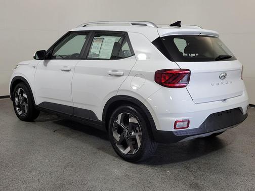 Ceramic White 2022 Hyundai VENUE SEL