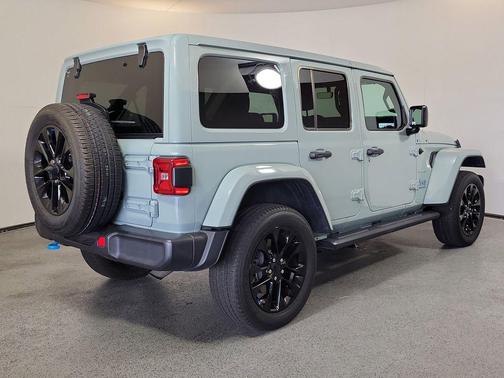 Earl Clearcoat 2023 Jeep Wrangler 4xe Sahara