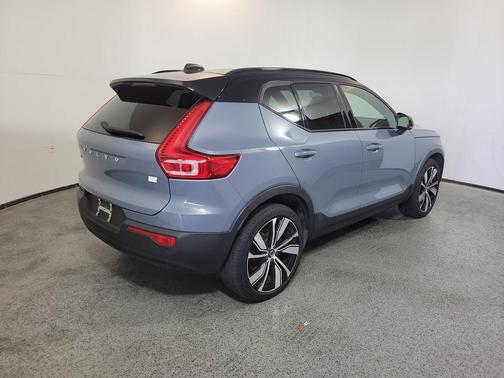 2022 Volvo XC40 Recharge Pure Electric P8 Twin Ultimate