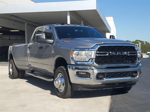 2024 RAM 3500 Tradesman Crew Cab 4x4 8' Box