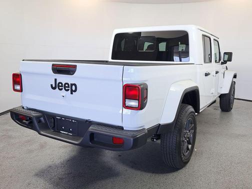 Bright White Clearcoat 2026 Jeep Gladiator Sport S