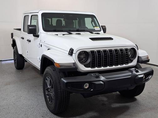 Bright White Clearcoat 2026 Jeep Gladiator Sport S