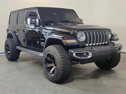 Black Clearcoat 2019 Jeep Wrangler Unlimited Sahara