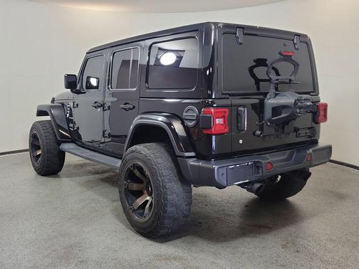 Black Clearcoat 2019 Jeep Wrangler Unlimited Sahara