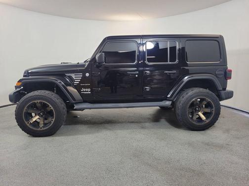 Black Clearcoat 2019 Jeep Wrangler Unlimited Sahara
