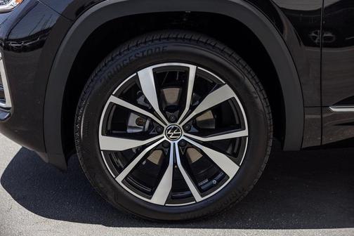 2025 Volkswagen Atlas Cross Sport 2.0T SEL Premium R-Line