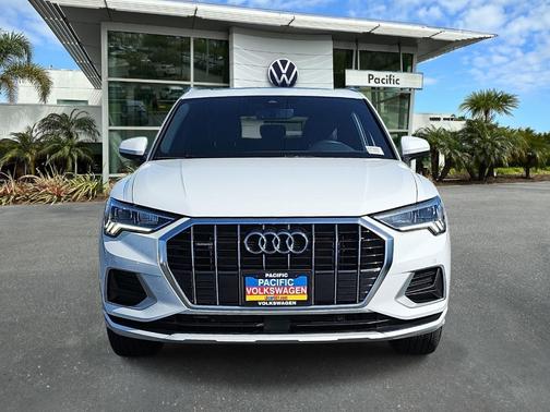 Glacier White Metallic 2024 Audi Q3 40 Premium