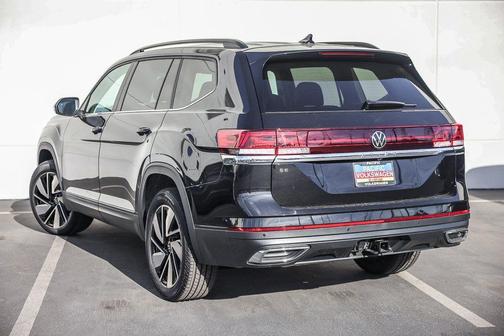 Deep Black Pearl Effect 2026 Volkswagen Atlas 2.0T SE W/TECHNOLOGY