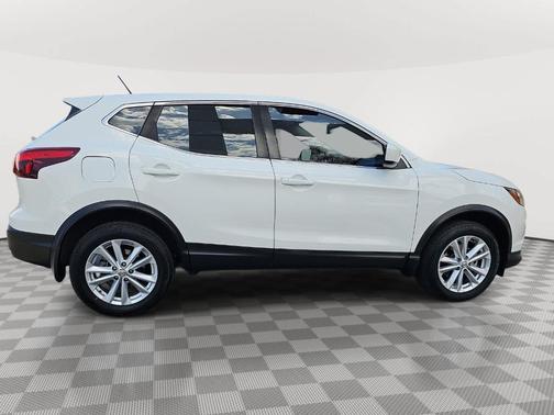 Glacier White 2018 Nissan Rogue Sport S