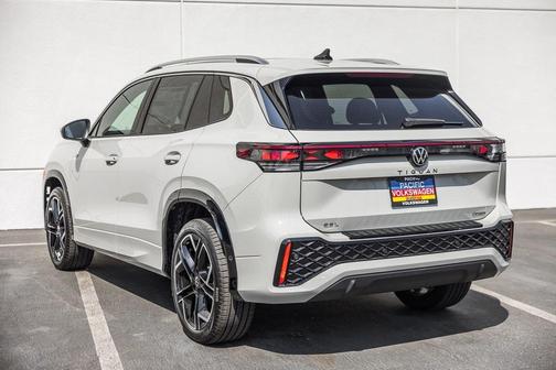 2025 Volkswagen Tiguan 2.0T SEL R-Line