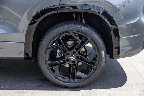 2025 Volkswagen Tiguan 2.0T SE R-Line Black