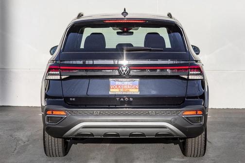 2025 Volkswagen Taos 1.5T SE Black