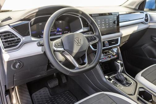 2026 Volkswagen Taos 1.5T SE Black