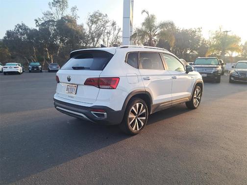 2024 Volkswagen Taos 1.5T SE