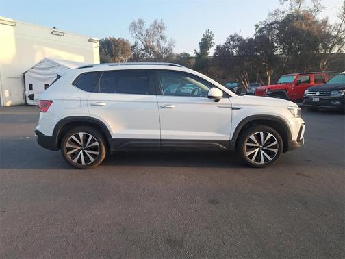 2024 Volkswagen Taos 1.5T SE