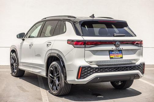2025 Volkswagen Tiguan 2.0T SE R-Line Black