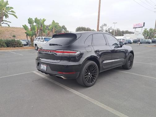 2021 Porsche Macan Base