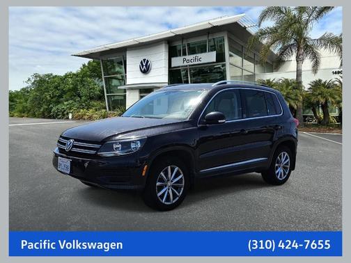 Deep Black Pearl Effect 2017 Volkswagen Tiguan 2.0T Wolfsburg Edition