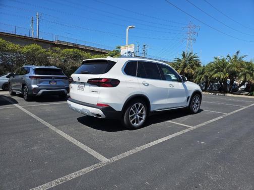 Alpine White 2025 BMW X5 PHEV xDrive50e