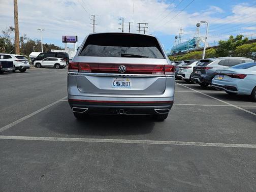Silver Bird Metallic 2024 Volkswagen Atlas 2.0T SE w/Technology