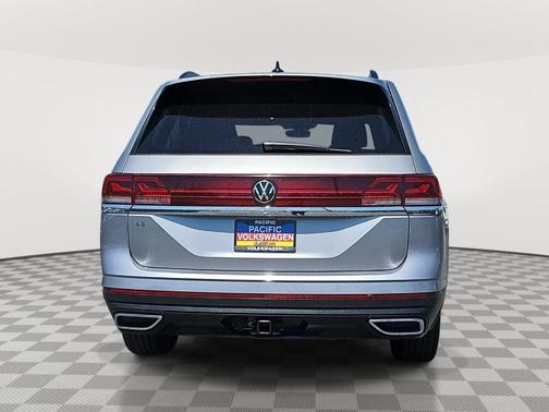Silver Bird Metallic 2024 Volkswagen Atlas 2.0T SE w/Technology