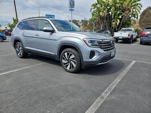 Silver Bird Metallic 2024 Volkswagen Atlas 2.0T SE w/Technology