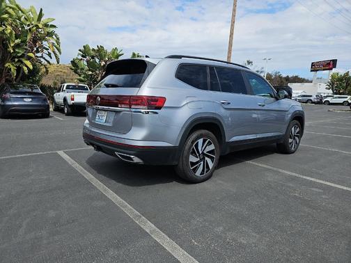 Silver Bird Metallic 2024 Volkswagen Atlas 2.0T SE w/Technology