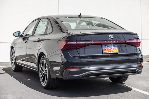 Deep Black 2027 Volkswagen Jetta 1.5T Sport