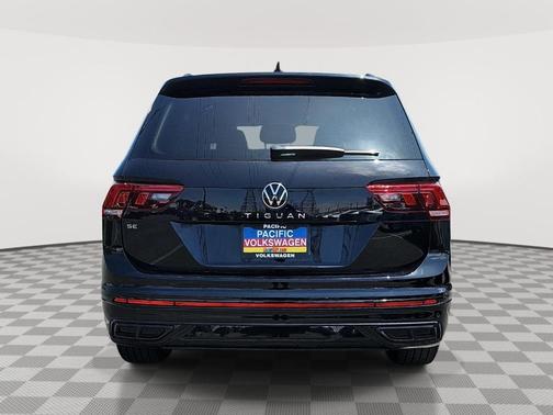 Deep Black Pearl Effect 2023 Volkswagen Tiguan 2.0T SE R-Line Black