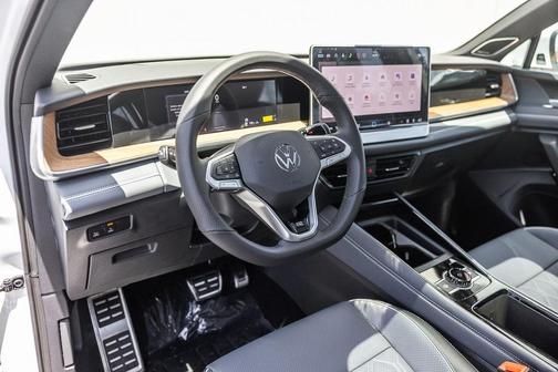 2025 Volkswagen Tiguan 2.0T SEL R-Line