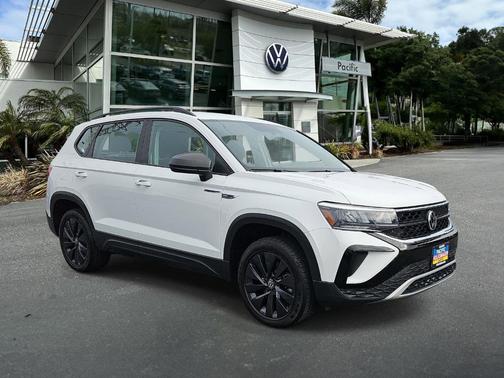 Pure White 2022 Volkswagen Taos 1.5T S