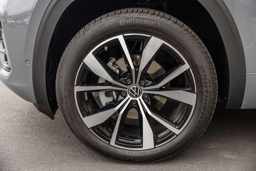 Pure Gray 2026 Volkswagen Atlas 2.0T SEL Premium R-Line