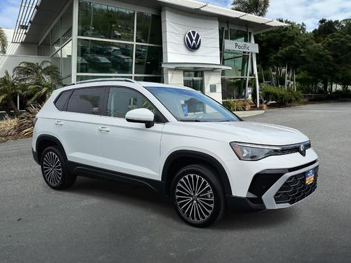 Pure White 2025 Volkswagen Taos 1.5T SE