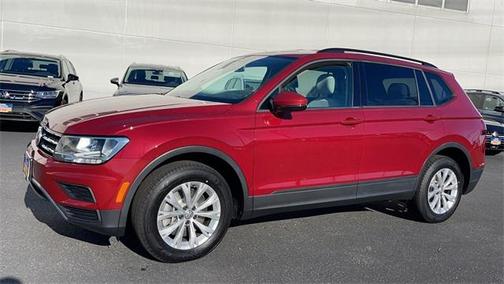 Photo 2 of 31 of 2018 Volkswagen Tiguan 2.0T S