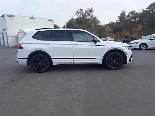 2022 Volkswagen Tiguan 2.0T SE R-Line Black