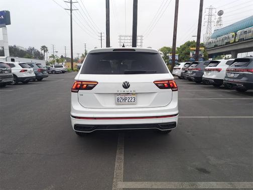 2022 Volkswagen Tiguan 2.0T SE R-Line Black