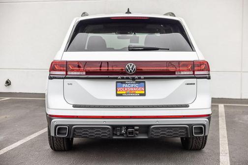 Opal White 2026 Volkswagen Atlas 2.0T Peak Edition