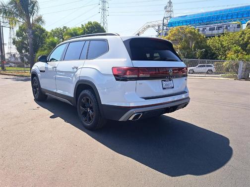 2025 Volkswagen Atlas 2.0T Peak Edition