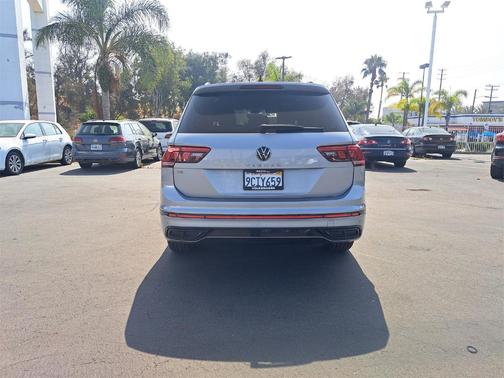 2022 Volkswagen Tiguan 2.0T SE R-Line Black