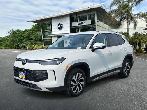 Pure White 2025 Volkswagen Tiguan 2.0T S