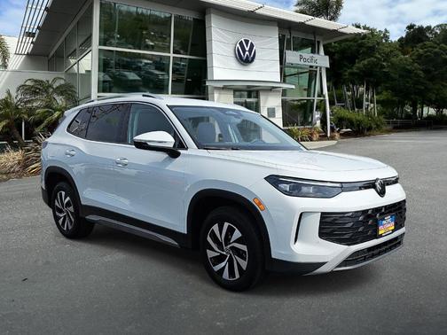 Pure White 2025 Volkswagen Tiguan 2.0T S