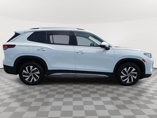 Pure White 2025 Volkswagen Tiguan 2.0T S