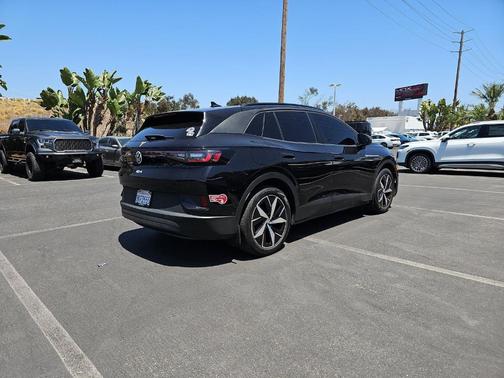 Deep Black Pearl Effect 2023 Volkswagen ID.4 S